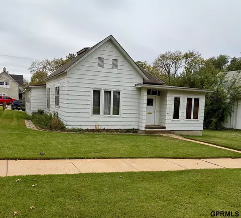 916 7th St, Fairbury, NE 68352