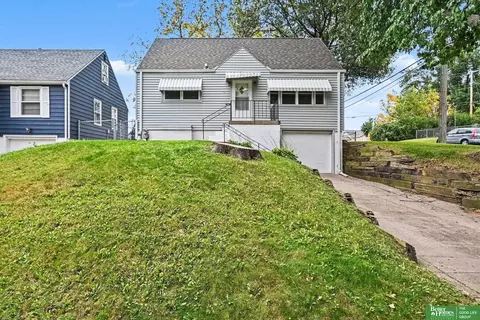 1947 S 49 St, Omaha, NE 68106