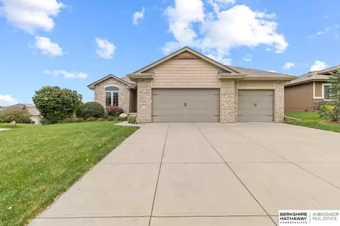 9803 S 68th St, Papillion, NE 68133