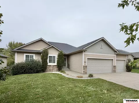 8560 Remi Ct, Lincoln, NE 68526