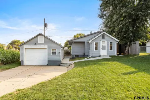 4205 D St, Omaha, NE 68107