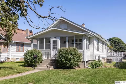 8215 N 30th St, Omaha, NE 68112