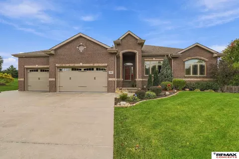 6931 Laurent Cir, Lincoln, NE 68526