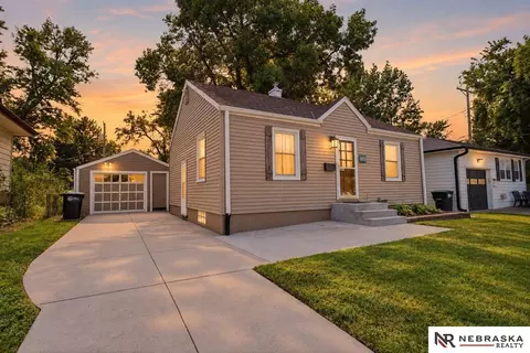 5853 Elm St, Omaha, NE 68106