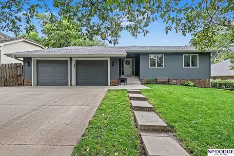 15827 Leavenworth St, Omaha, NE 68118