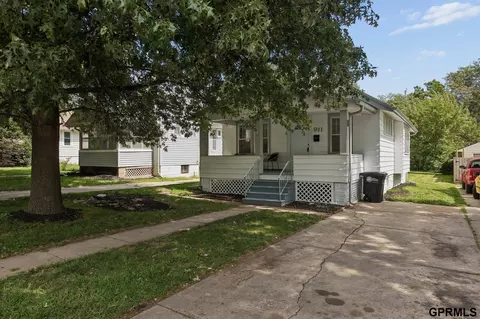 911 S 55 St, Omaha, NE 68106