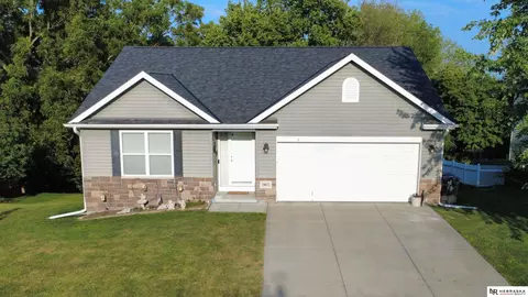 19611 Ridgeway Rd, Plattsmouth, NE 68048
