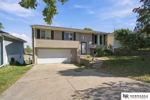 4733 S 81st St, Ralston, NE 68127