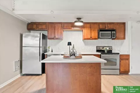 105 N 31 Ave #302, Omaha, NE 68131