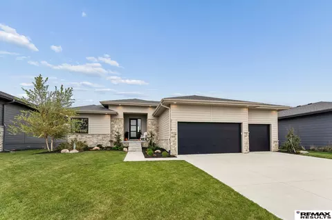 21114 Atwood Ave, Elkhorn, NE 68022