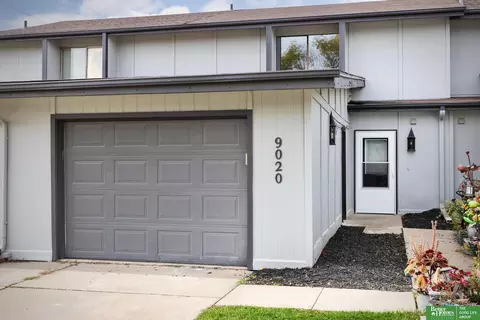 9020 Gary Cir, Omaha, NE 68138