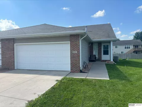9037 Leighton Ave, Lincoln, NE 68507