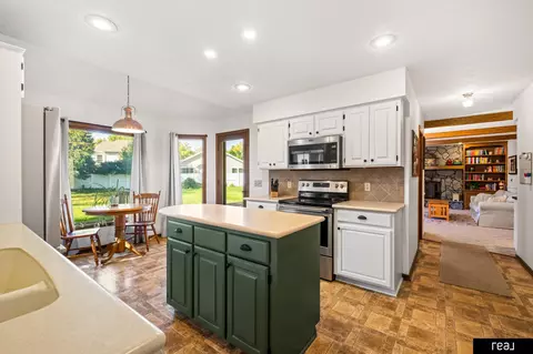 17115 Walnut Cir, Omaha, NE 68130