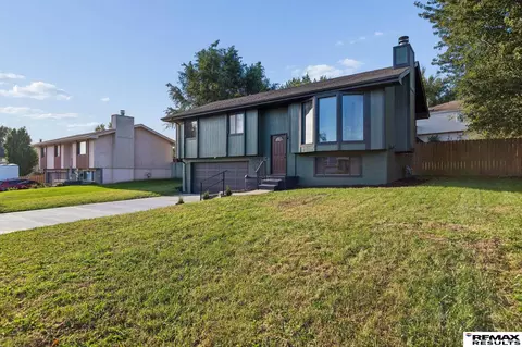 13304 Courtney Dr, Bellevue, NE 68123