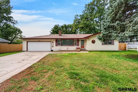 6814 N 56th St, Omaha, NE 68152