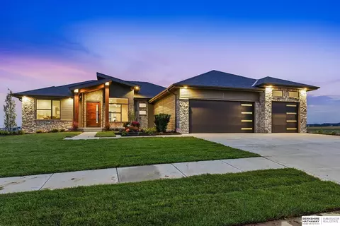 5410 N 197th St, Elkhorn, NE 68022