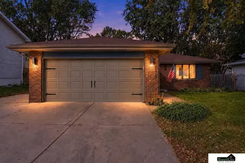 6127 NW 9 St, Lincoln, NE 68521
