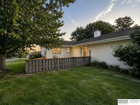 16116 Arbor Ct, Omaha, NE 68130