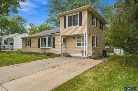 2919 S 37th St, Lincoln, NE 68506