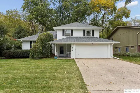 1806 Mayfair Dr, Omaha, NE 68144