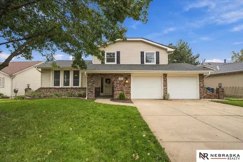 7816 Arrow Rock Dr, Omaha, NE 68157