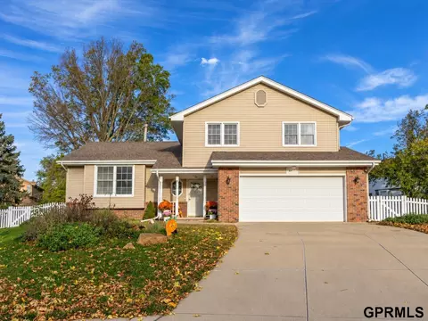 1208 Castana Cir, Papillion, NE 68046