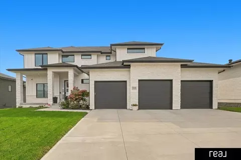 21103 Atwood Ave, Elkhorn, NE 68022