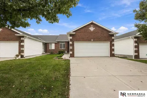 8409 S Tularosa Ct, Lincoln, NE 68516