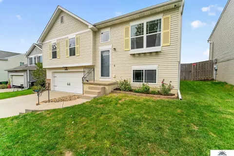 19512 T St, Omaha, NE 68135