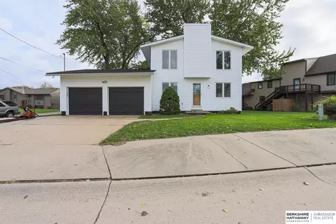 53 Lakewood Villa St, Council Bluffs, IA 51501