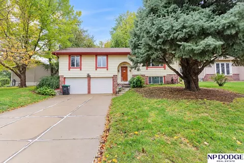 14511 R St, Omaha, NE 68137