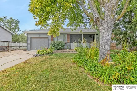510 N Park Dr, Gretna, NE 68028