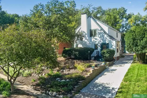 2012 N 52nd St, Omaha, NE 68104