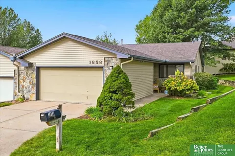 1858 N 94th Plz, Omaha, NE 68114
