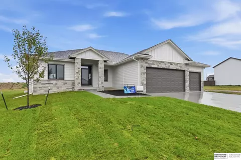 21218 Fowler St, Elkhorn, NE 68022