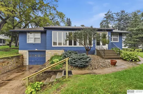 8822 Lake St, Omaha, NE 68134