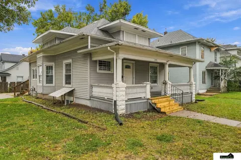 2991 Holdrege St, Lincoln, NE 68503