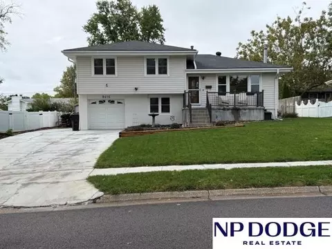 8616 Park View Blvd, La Vista, NE 68128