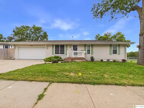 11423 S Cir, Omaha, NE 68137