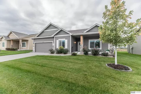 18123 Camden Ave, Elkhorn, NE 68022