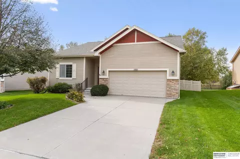 11802 S 211th St, Gretna, NE 68028