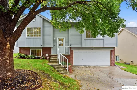 15406 Tibbles St, Omaha, NE 68116