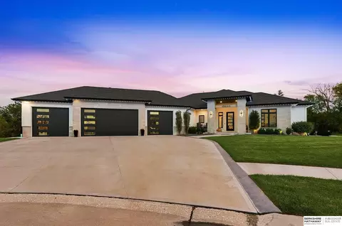 18603 Hazelnut Cir, Gretna, NE 68028