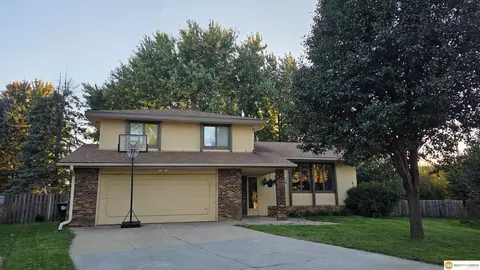 306 N 155th Cir, Omaha, NE 68154