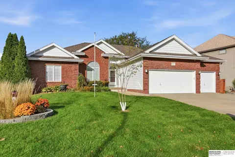 8010 S 93rd St, La Vista, NE 68128