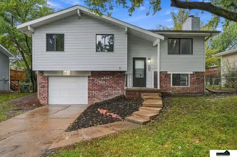 423 Bridger Rd, Lincoln, NE 68521