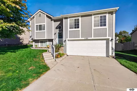 11305 S 212th St, Gretna, NE 68028