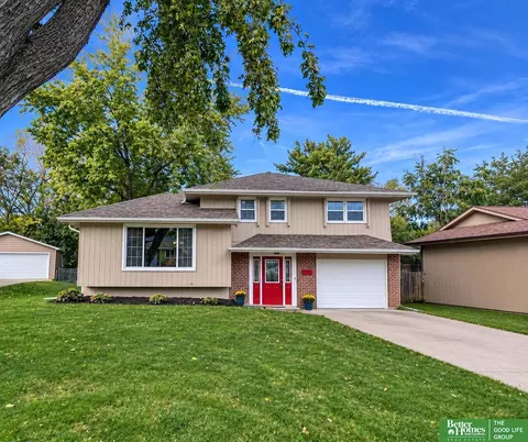 9016 Lakeview Dr, Omaha, NE 68127