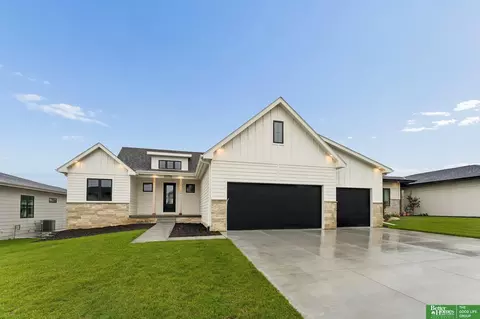 3306 S 212th St, Elkhorn, NE 68022