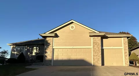 18422 D St, Omaha, NE 68130